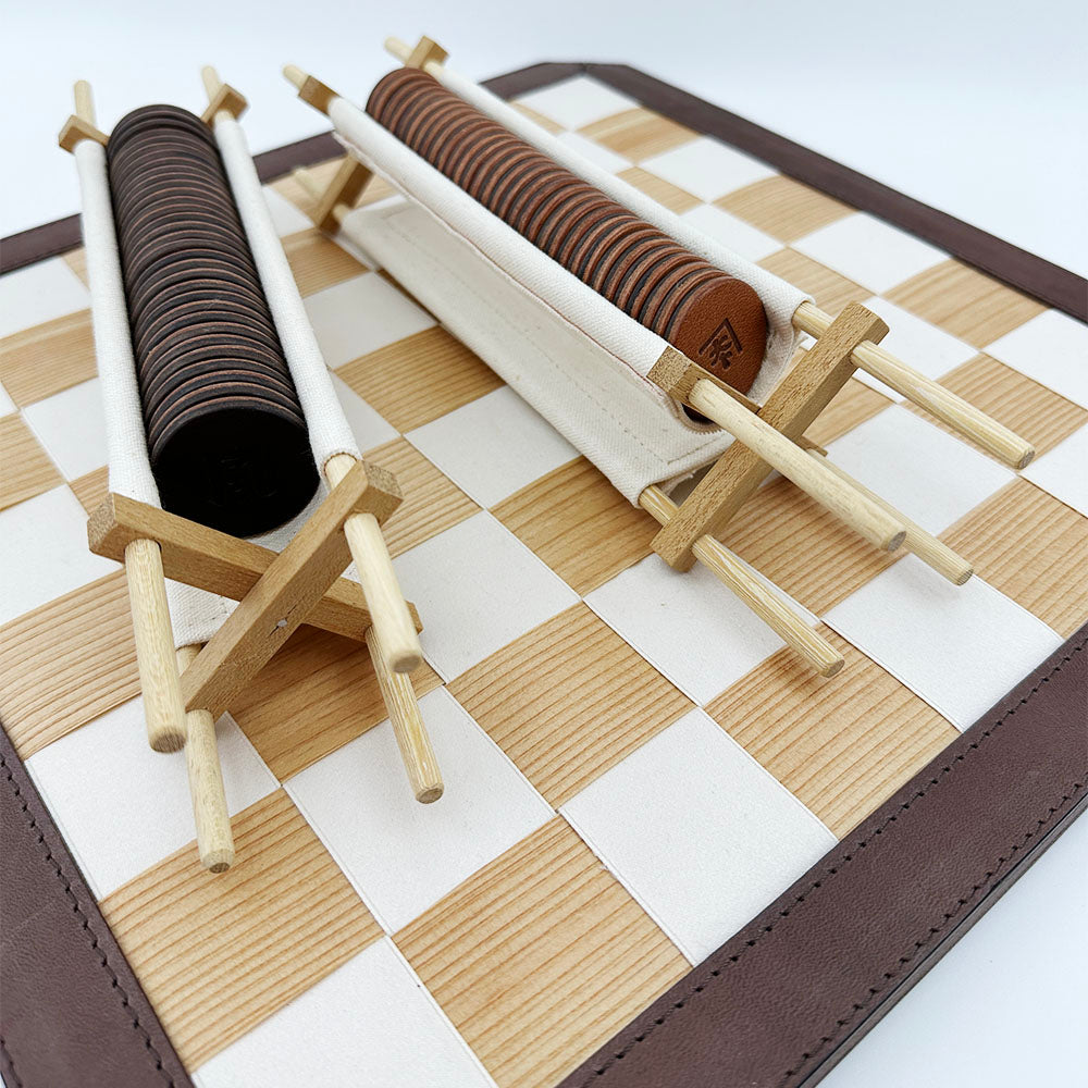 「京都 Design House KAZE」×「豊岡 服部」 杉と革が織りなすリバーシ