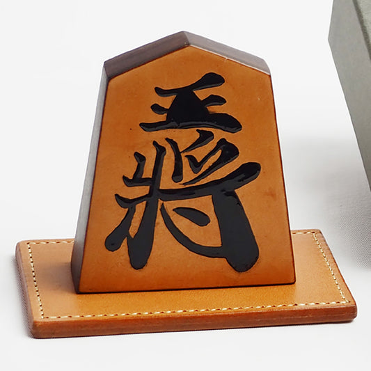 飾り駒「王将」（書き師 天麻）