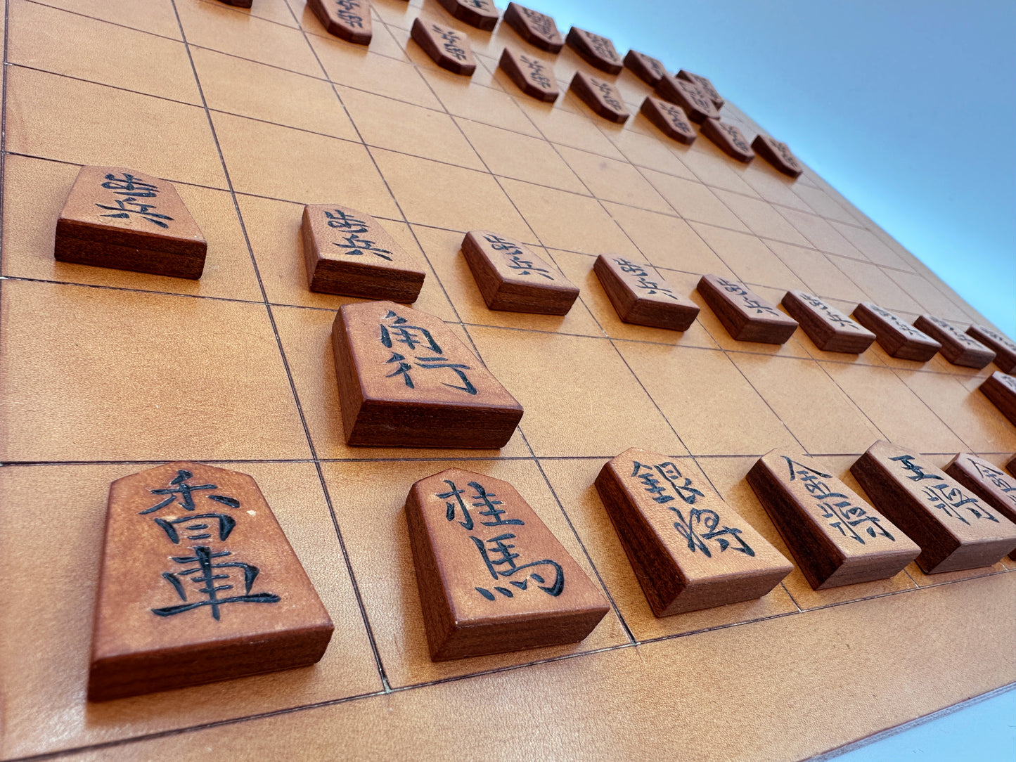 【受注生産受付中】オールレザー「本格牛革将棋駒」セット（彫り師 暁）